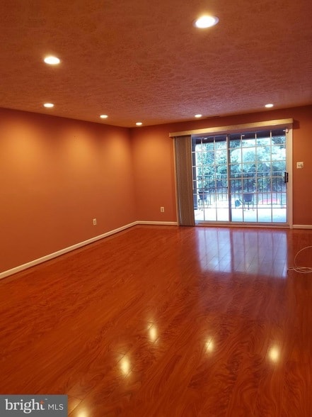 Building Photo - 2109 Woodbox Ln Unit 2109B