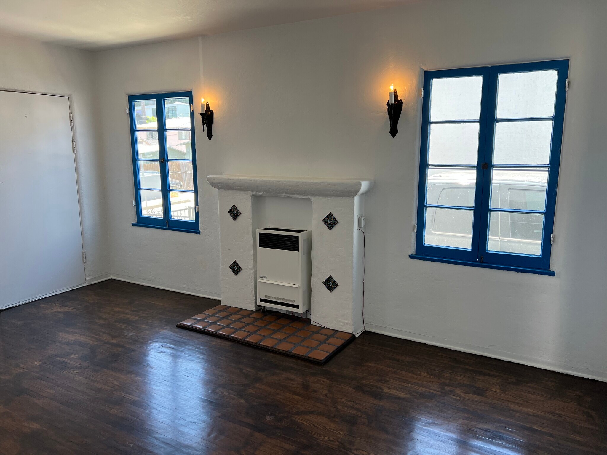 Living Room - 1931 Avalon St