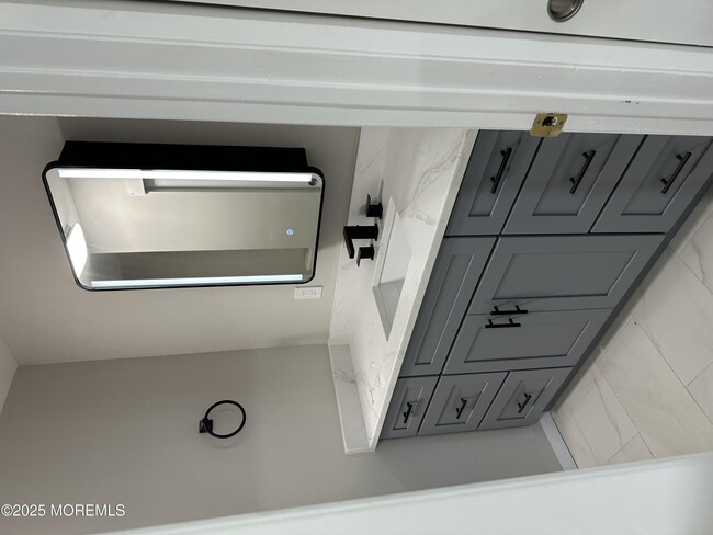 Building Photo - 4B Winthrop Pl