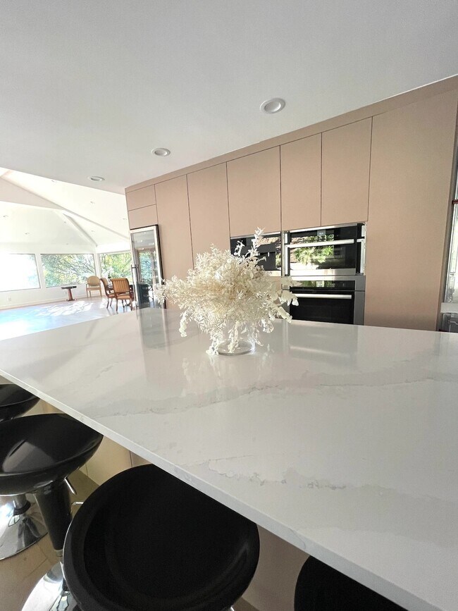 Building Photo - 1907 Maginn Dr