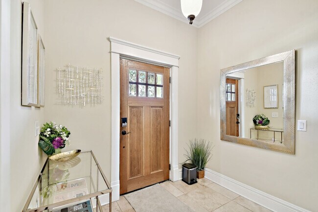 Building Photo - 607 S Orleans Ave