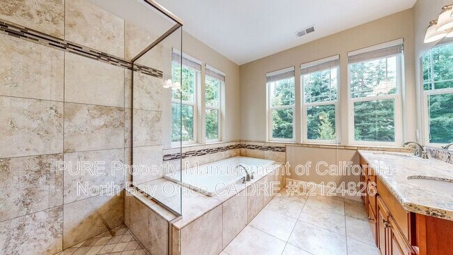Building Photo - 14600 Jomark Ln