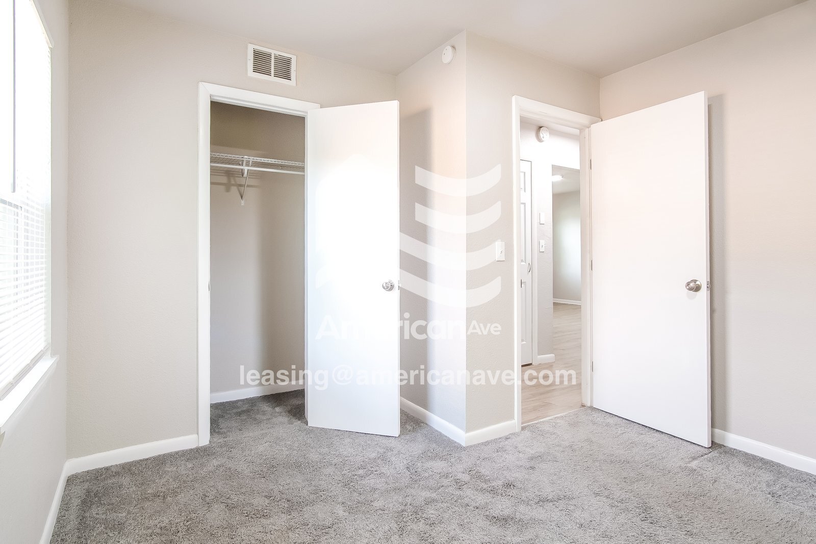 Building Photo - 9 E 49th Pl N