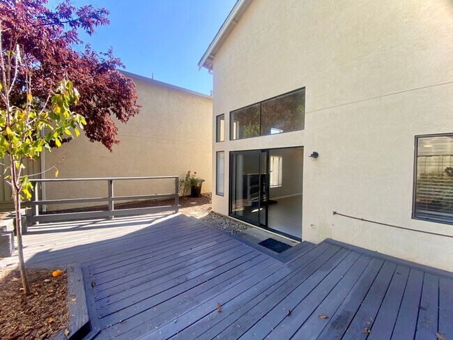 Building Photo - Spacious 2-Bedroom Home in Fremont – Beaut...