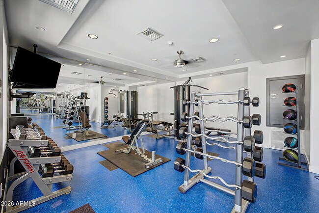 Building Photo - 945 E Playa Del Norte Dr