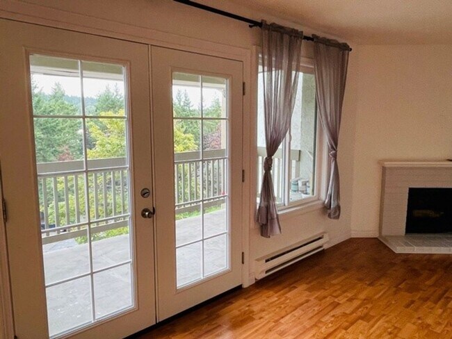 Building Photo - Spacious 2Bd/2Bath Condo located in The Ri...
