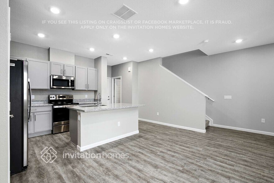 Building Photo - 1718 S Elk Way