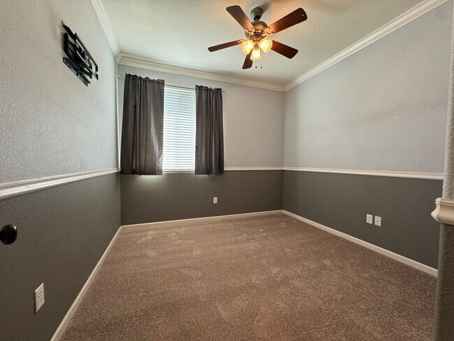 Building Photo - 3 bed 2 bath Plumas Lake