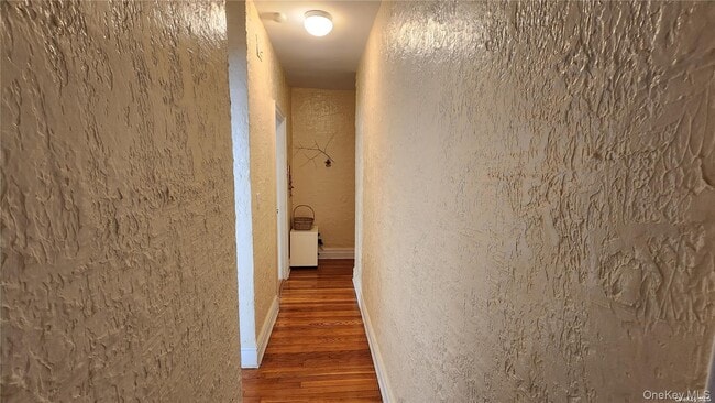 Building Photo - 4 Maple Dr