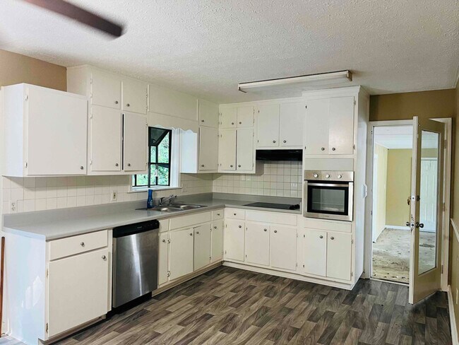Building Photo - 125 Roseberry Ln
