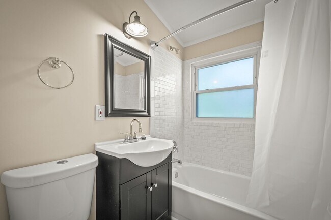 Building Photo - 909 Westgate Dr