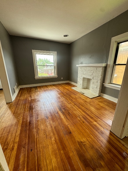 Building Photo - 218 Giffin Ave