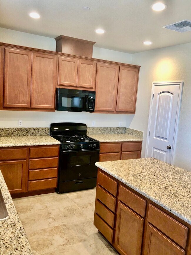 Building Photo - REDUCED!!!  Charming 5 Bedroom 3 Bath Home for Rent