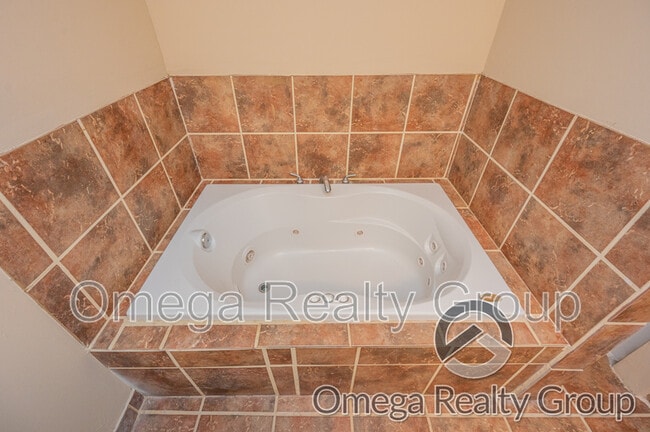 Building Photo - 1934 Live Oak Trce