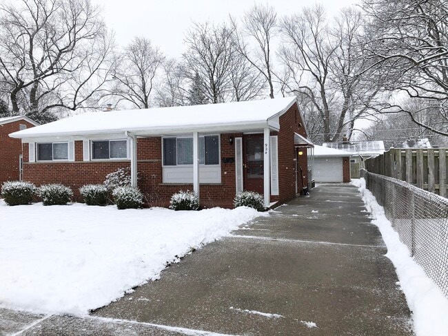 Building Photo - 924 E Windemere Ave