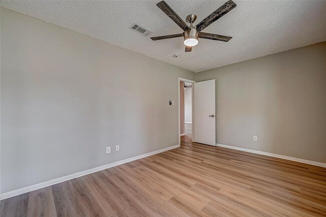 Building Photo - 3422 Deer Valley Dr