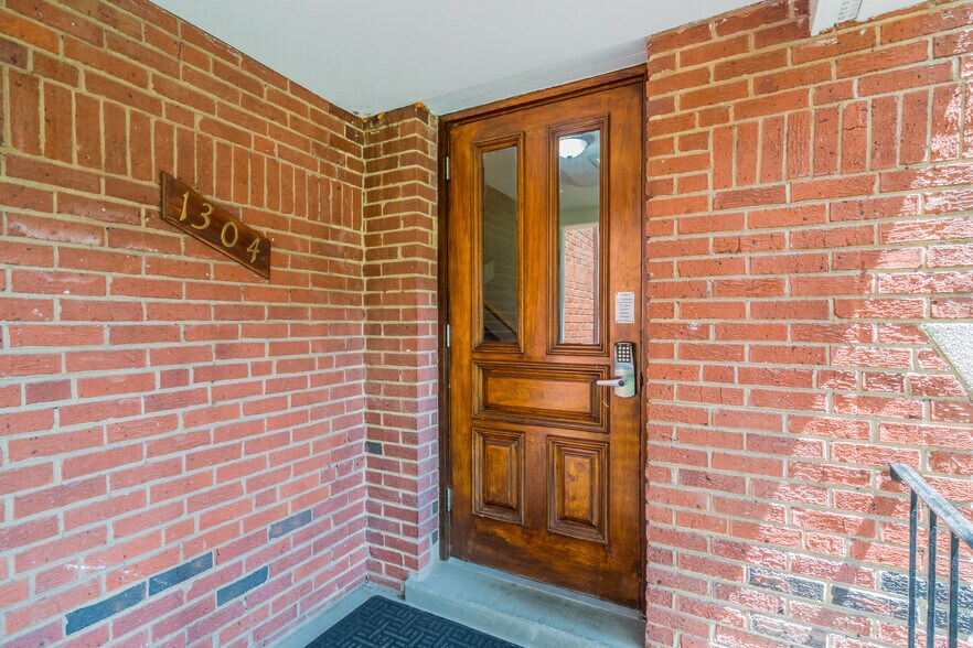 Entrance to building w/ security code entry - 1304 N Meade St