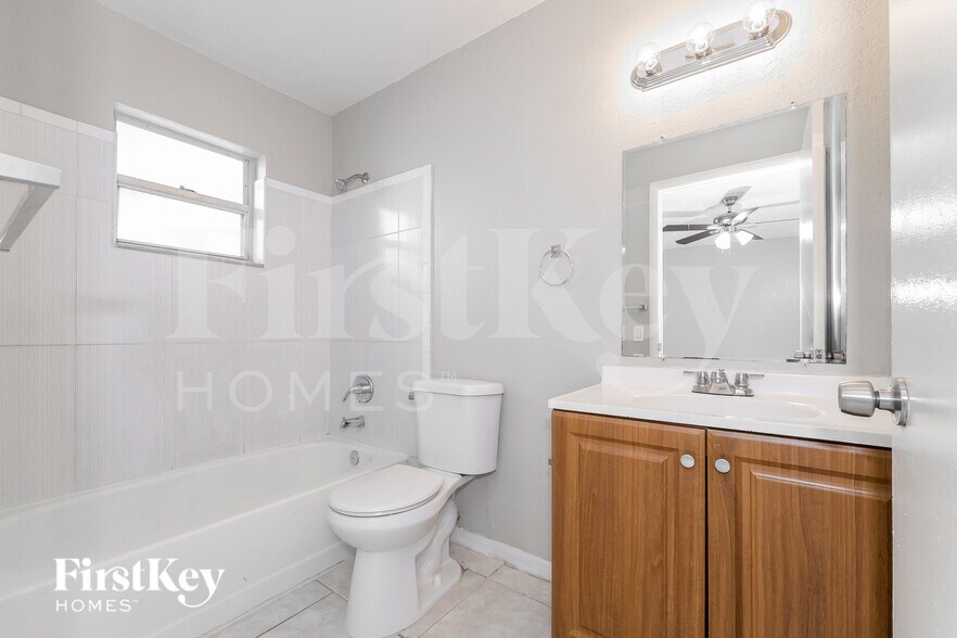 Building Photo - 6129 Moonbeam Dr