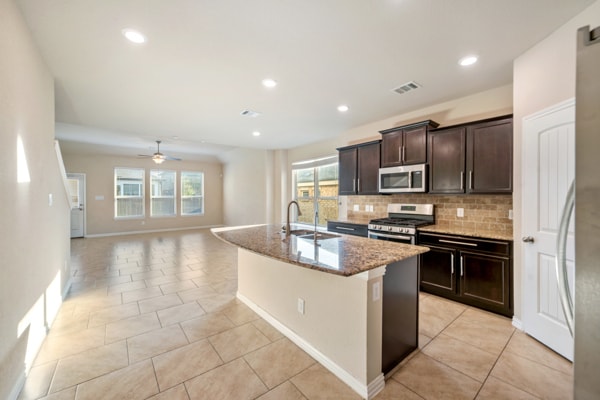Building Photo - 6064 Akin Song
