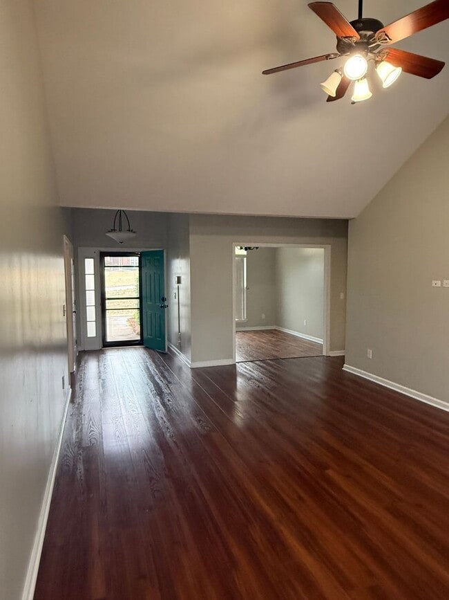 Building Photo - HOME FOR LEASE 4 BR 2 BATH RANCHSTYLE  SPLIT FLOOR PLAN AND OPEN  LARGE  FENCED BACKYARD  CONVENI...