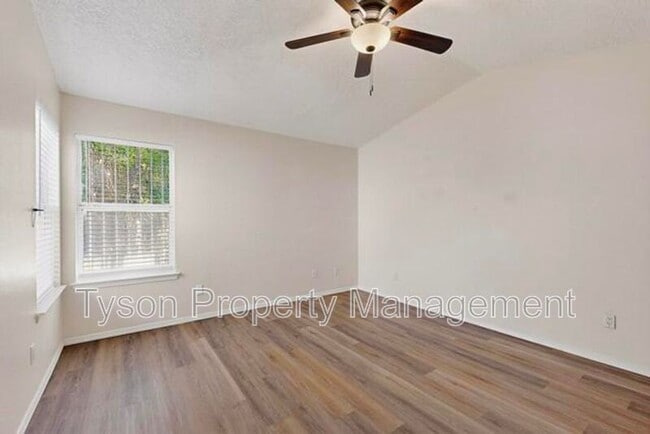 Building Photo - 1420 Stoneway Dr NW