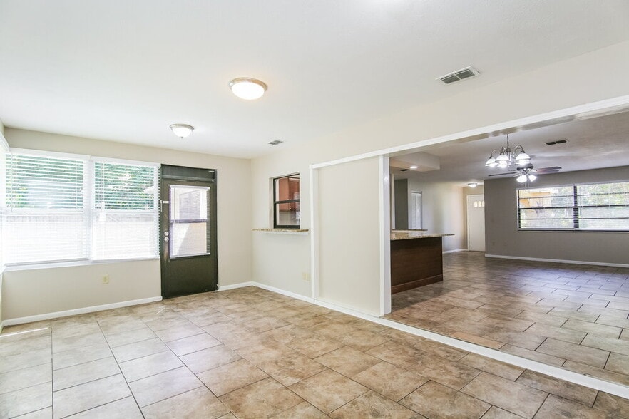 Building Photo - 5286 Enfield Ave