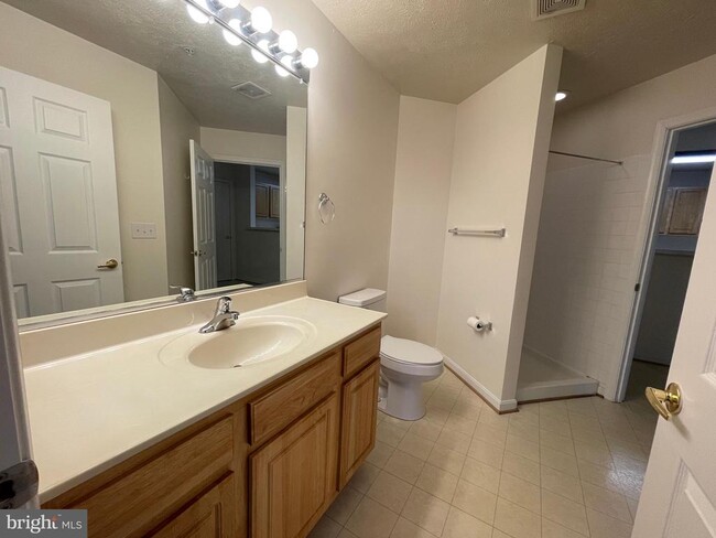 Building Photo - 45512 Westmeath Way