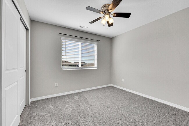 Building Photo - $2,350.00, 3 bed, 2.5 bath located in Peyt...