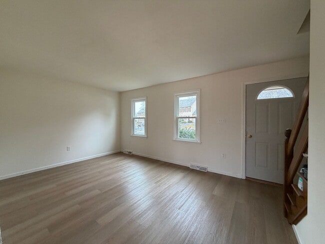 Building Photo - Quiet Neighborhood Updated 3BR Townhouse in Lancaster