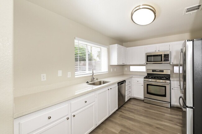 Building Photo - 5901 Commodore Cove Dr