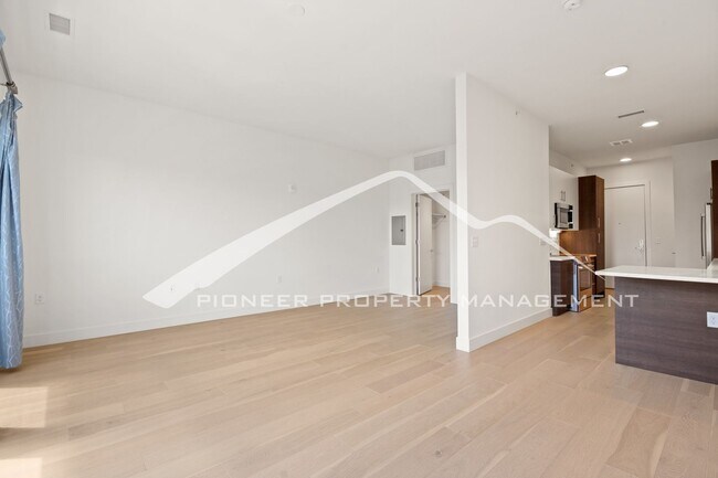 Building Photo - Newer Studio Apt in RiNo District in Denver 1 Underground Parking Space!