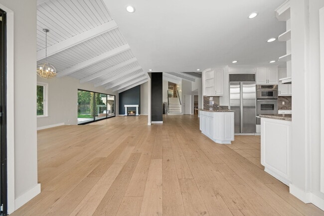 Building Photo - 16946 Encino Hills Dr