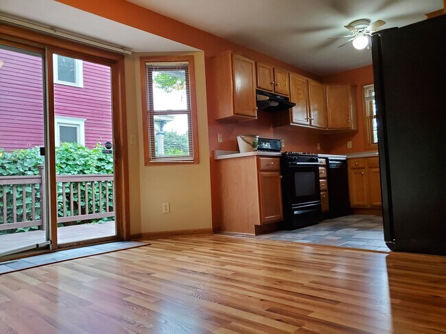 Building Photo - Elliot Park Minneapolis, Stand Alone House, Updated and Eco-friendly