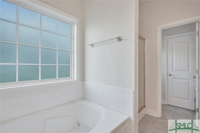 Building Photo - 720 English Oak Dr
