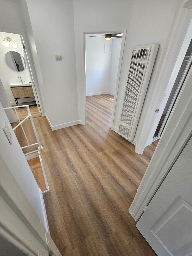 Building Photo - 245 E Ave 38