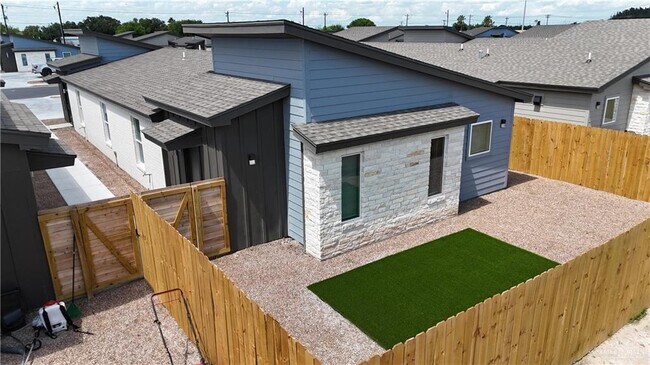 Building Photo - 24 Jenna Ln