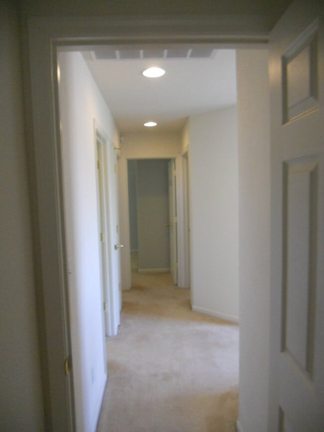 Building Photo - LARGE CORNER LOT 2 STORY 4 BED HOME IN MATHER