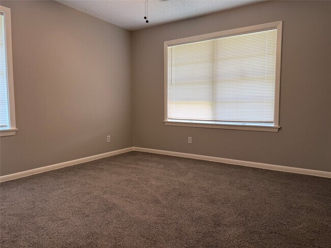 Building Photo - 2603 Goldenrod St