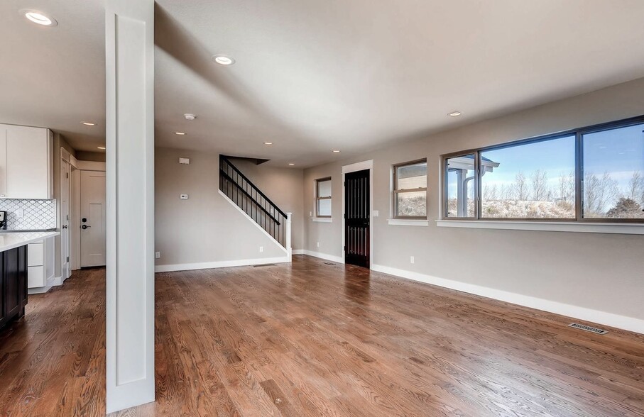 FRONT DOOR AND ROOM - 3508 Dogwood Ave