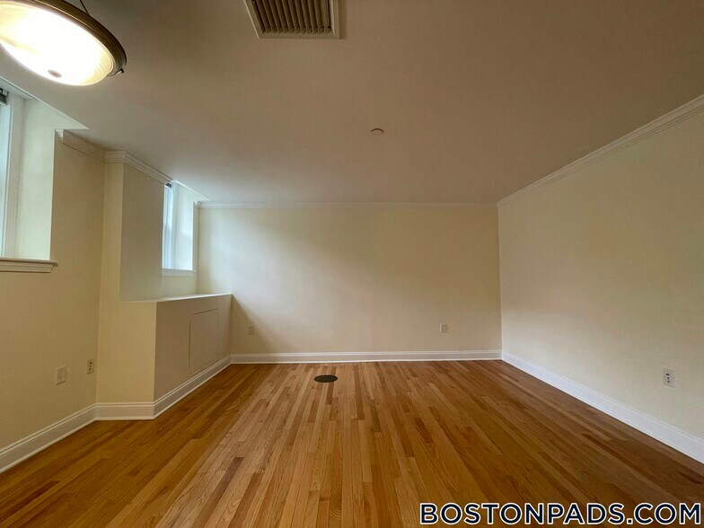 Building Photo - 21 Wendell St