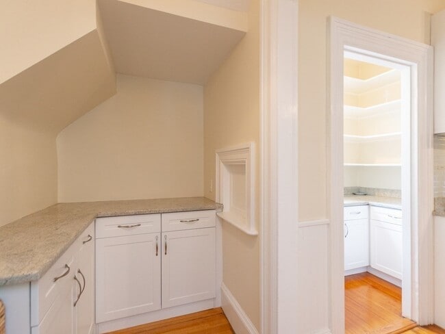 Building Photo - 40 Marshall St