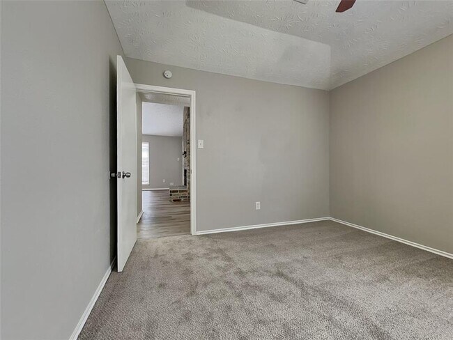 Building Photo - 15243 Bedford Glen Dr