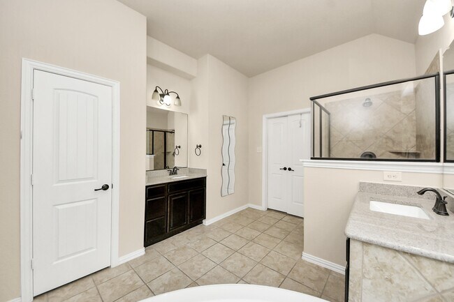 Building Photo - 12131 Cove Ridge Ln