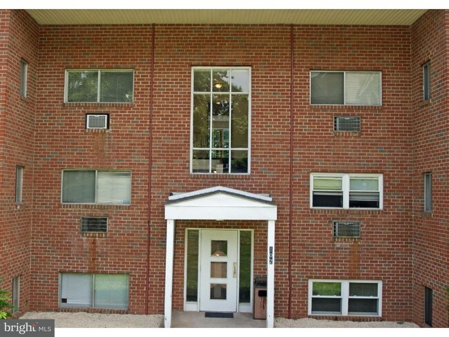 Building Photo - 102 2nd St