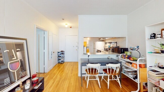 Building Photo - 513 Beacon St