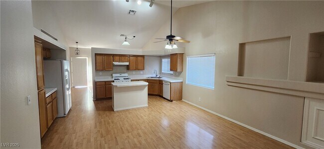 Building Photo - 4646 Wood View St