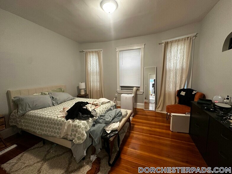 Building Photo - 108 Callender St