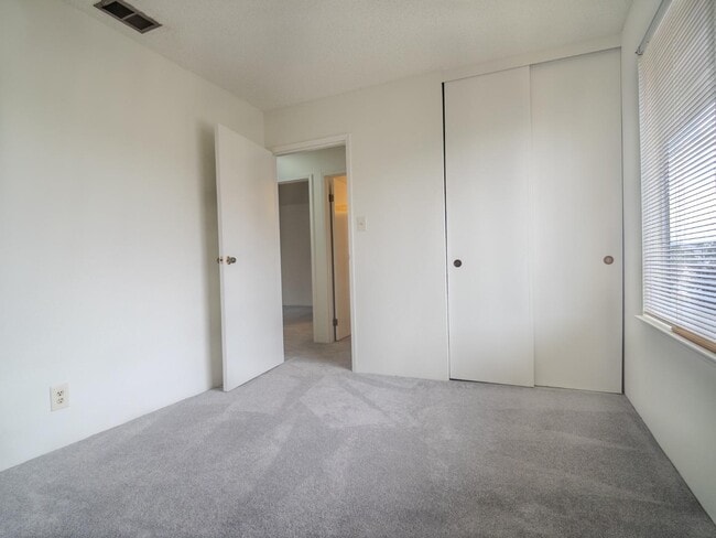 Building Photo - 55 Wembley Dr