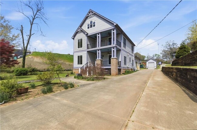 Building Photo - 850 Ormewood Ave SE