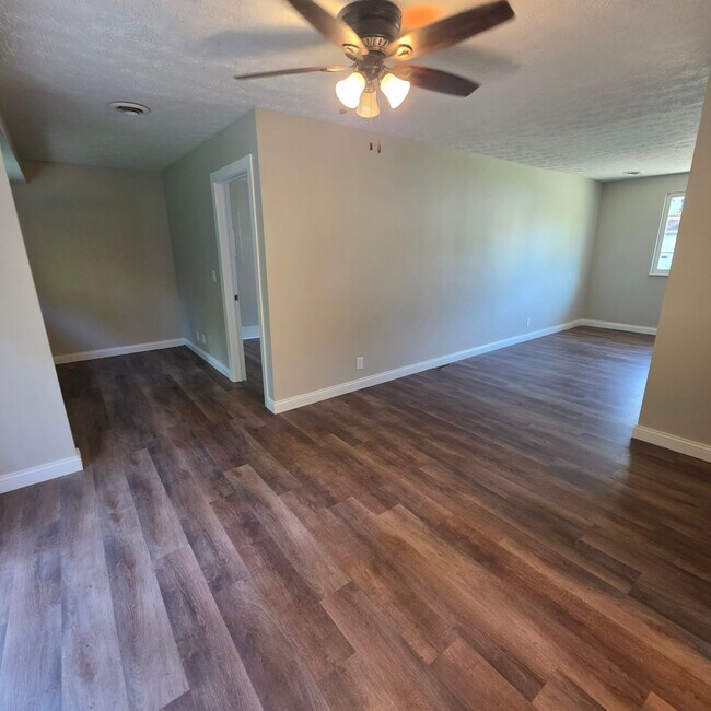Building Photo - *Coming Soon!!*724 Winding Way Recently Renovated 4BR, 1 BA House in Union Township*